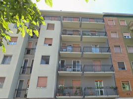 Rif. 845 - 2 Locali a Cologno Centro